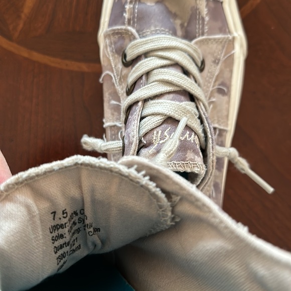 Blowfish camo pattern size 7.5 slip on canvas shoes - Picture 7 of 7